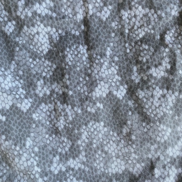 gray snake skin print shorts size M - Picture 5 of 5